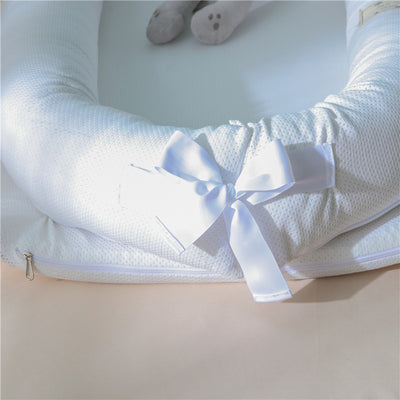 Mesh breathable folding bed