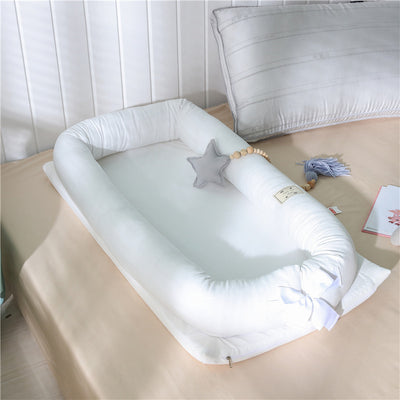 Mesh breathable folding bed