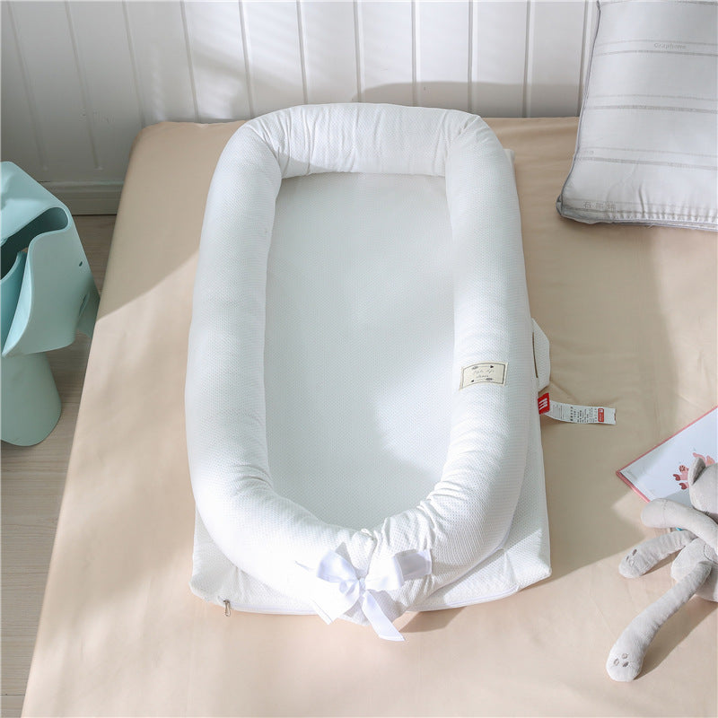 Mesh breathable folding bed