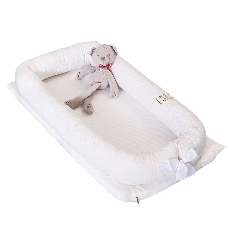 Mesh breathable folding bed